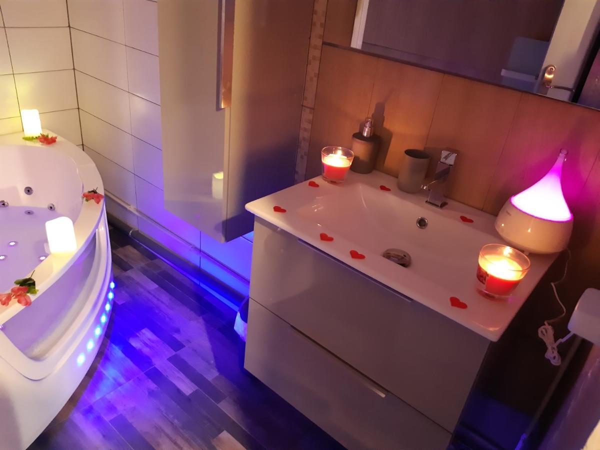 Luxe Sauna Privatif Et Grand Bain Jacuzzi A Deux A Biscarosse Plage Pour Nuit Romantique Avec Decoration Led Et Bougies Biscarrosse Bagian luar foto
