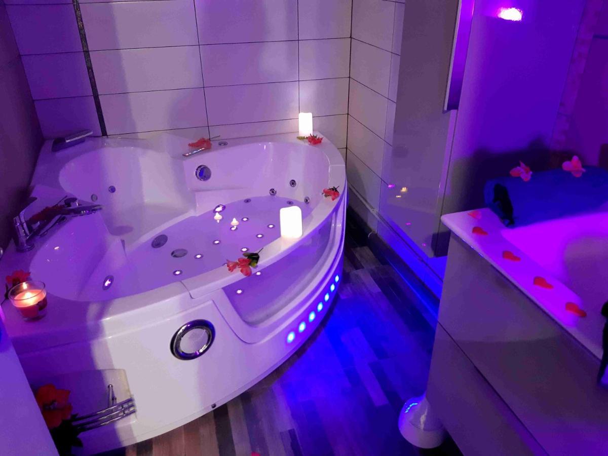Luxe Sauna Privatif Et Grand Bain Jacuzzi A Deux A Biscarosse Plage Pour Nuit Romantique Avec Decoration Led Et Bougies Biscarrosse Bagian luar foto