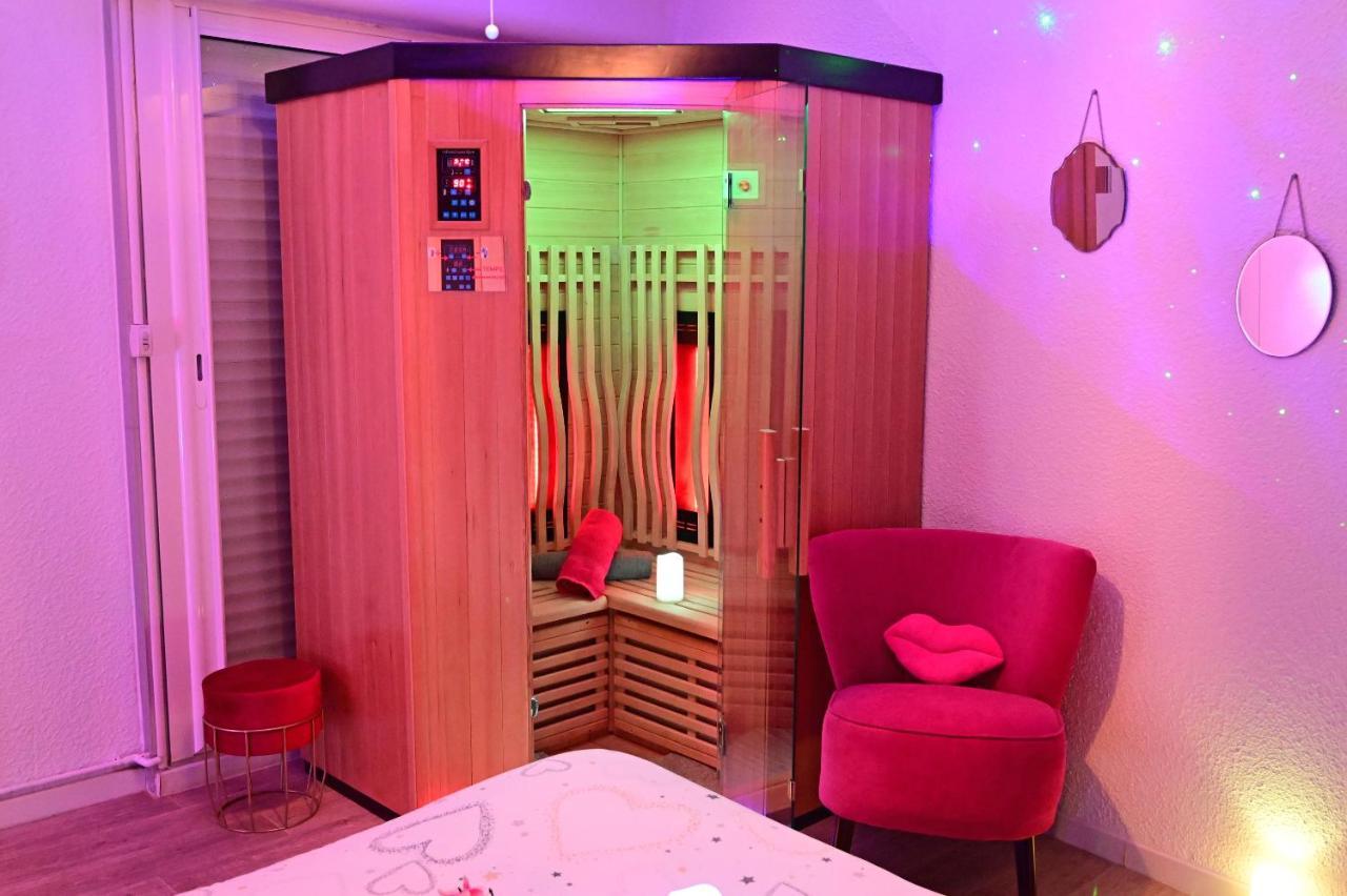 Luxe Sauna Privatif Et Grand Bain Jacuzzi A Deux A Biscarosse Plage Pour Nuit Romantique Avec Decoration Led Et Bougies Biscarrosse Bagian luar foto