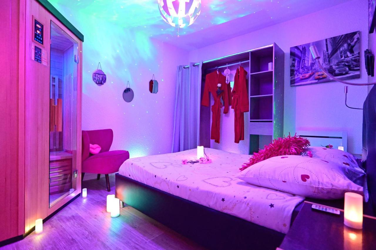 Luxe Sauna Privatif Et Grand Bain Jacuzzi A Deux A Biscarosse Plage Pour Nuit Romantique Avec Decoration Led Et Bougies Biscarrosse Bagian luar foto