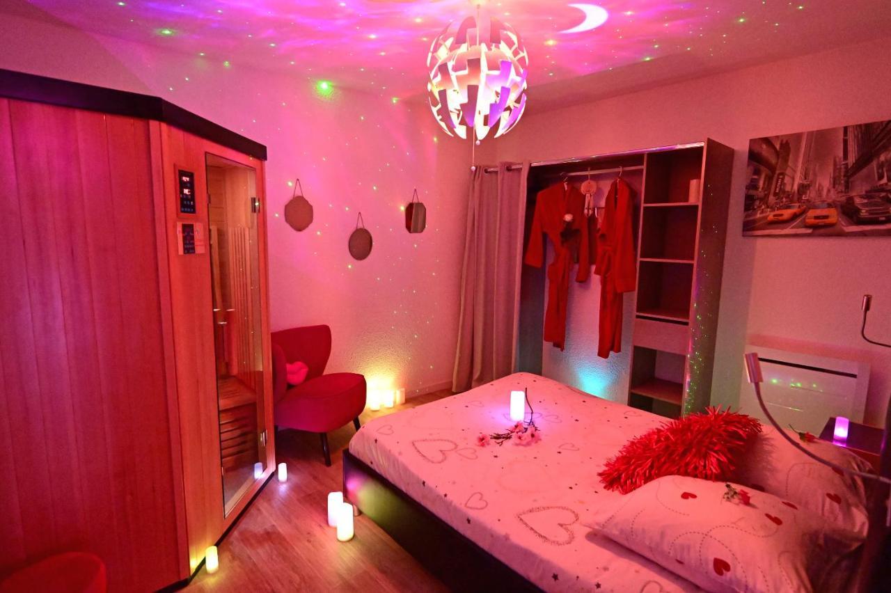 Luxe Sauna Privatif Et Grand Bain Jacuzzi A Deux A Biscarosse Plage Pour Nuit Romantique Avec Decoration Led Et Bougies Biscarrosse Bagian luar foto